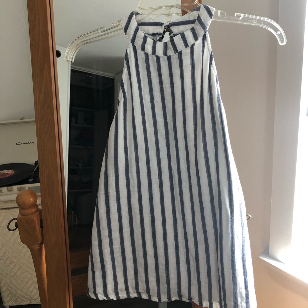 Grey-blue stripes on white